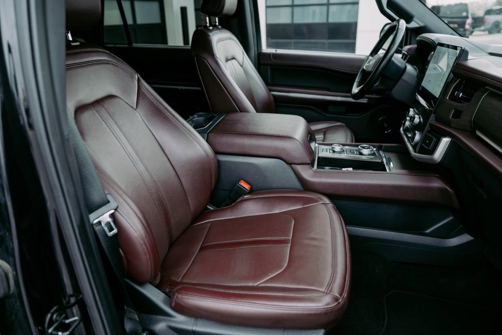 Used 2023 Ford Expedition Limited image 16