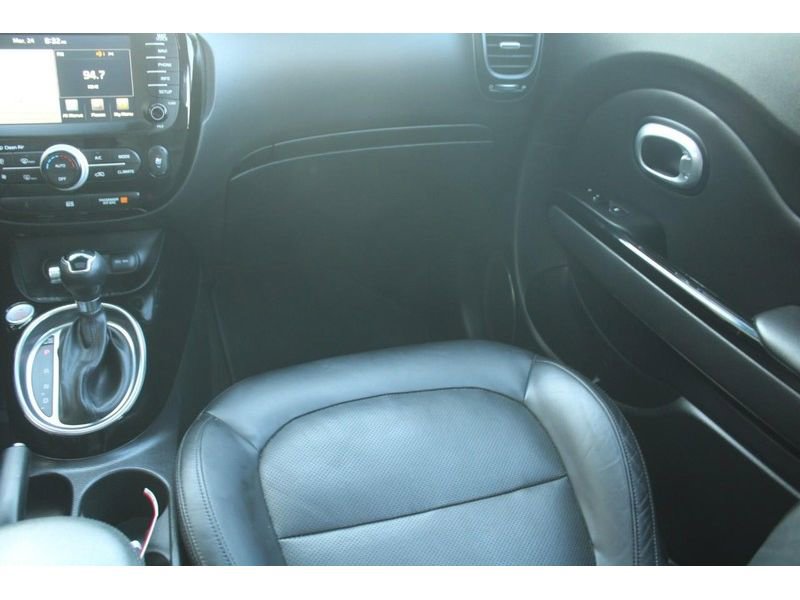 Used 2016 Kia Soul ! w/ Premium Package image 17