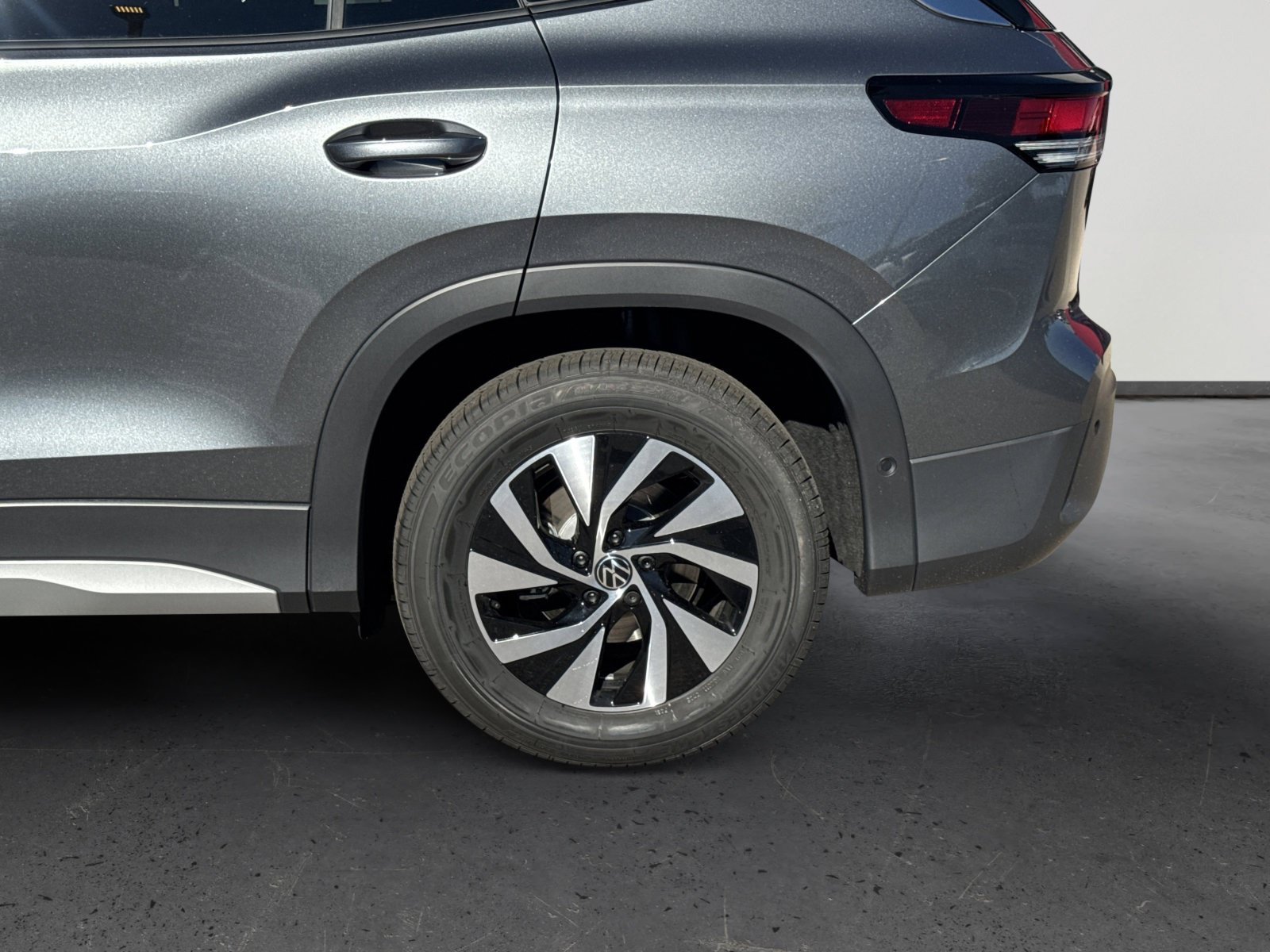 New 2026 Volkswagen Tiguan S FWD image 7