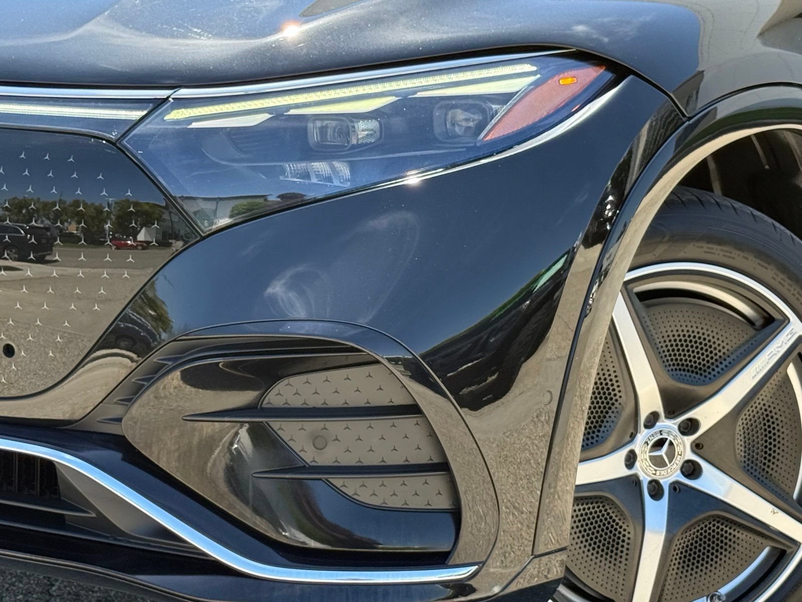 Used 2023 Mercedes-Benz EQS 580 4MATIC SUV image 3