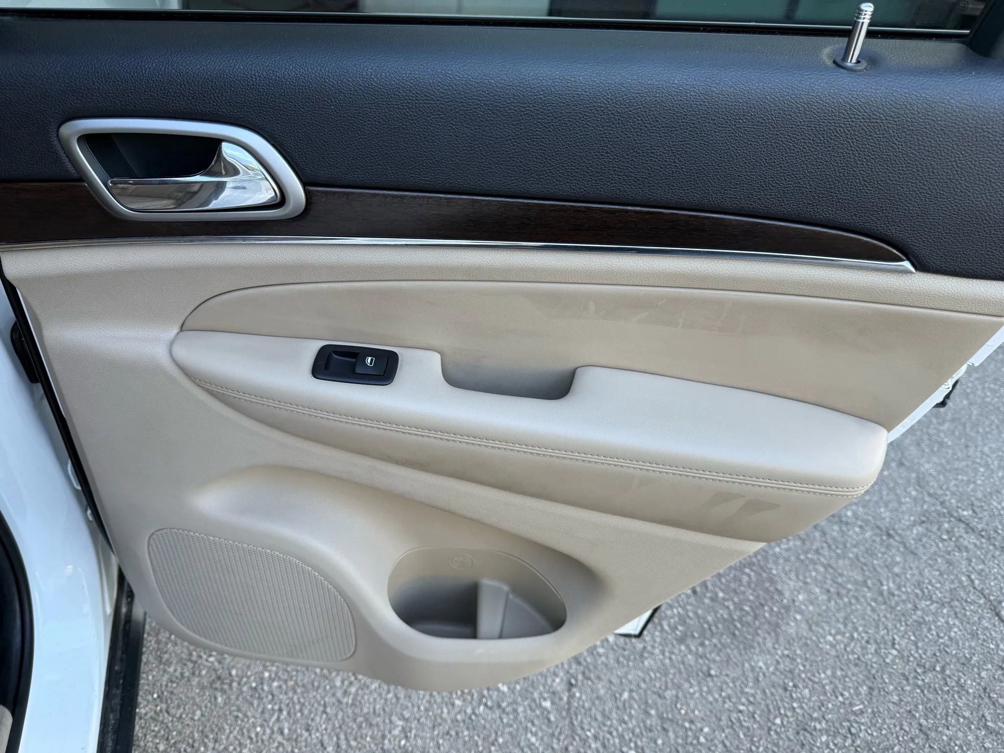 Used 2018 Jeep Grand Cherokee Limited image 23