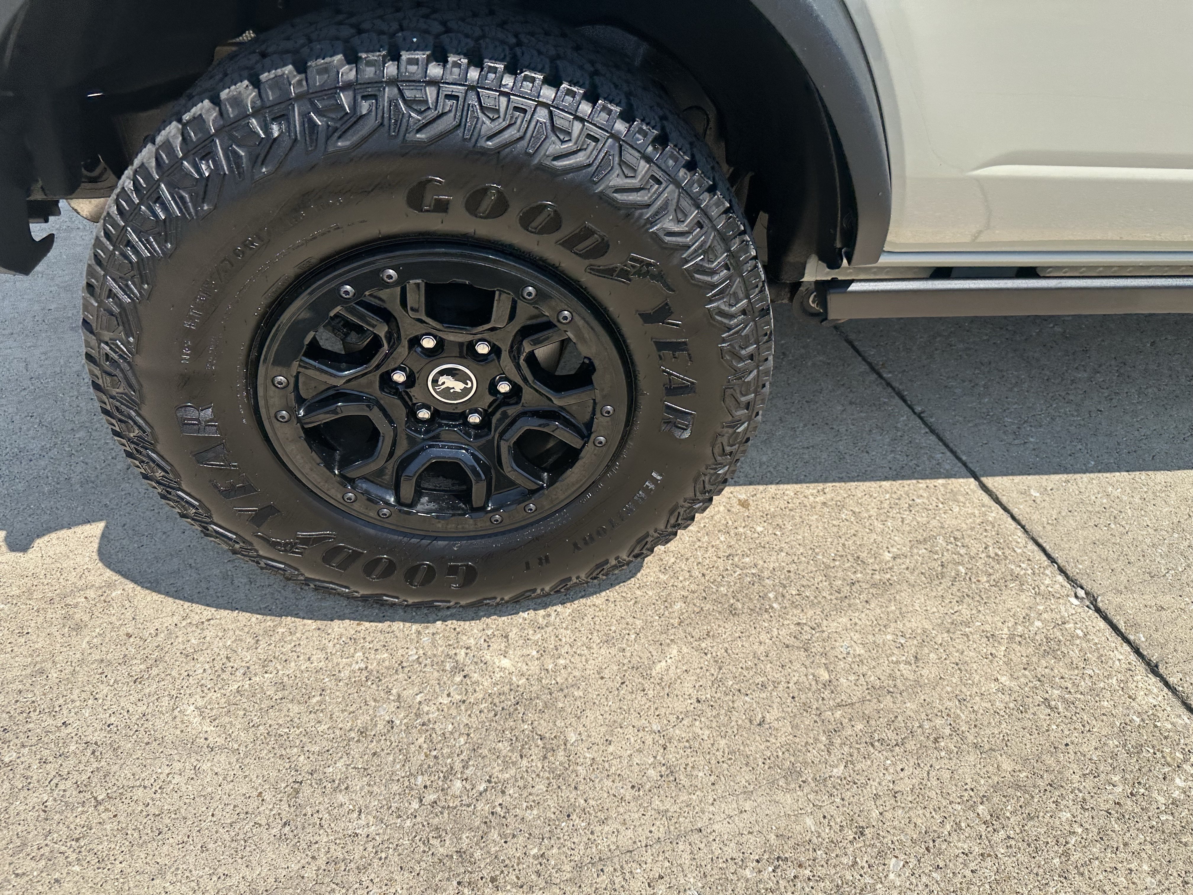 Used 2025 Ford Bronco Badlands AWD/4WD image 3