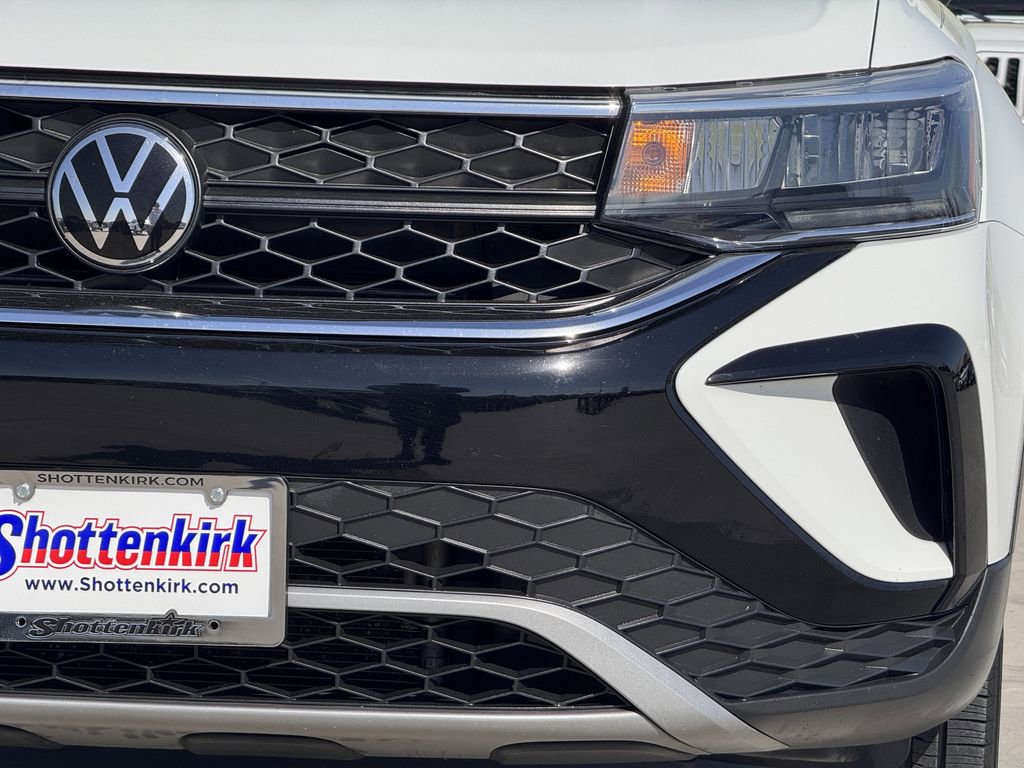 Used 2023 Volkswagen Taos SE image 8