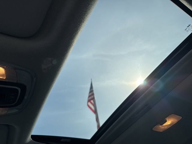 Used 2024 Hyundai Elantra Limited image 25