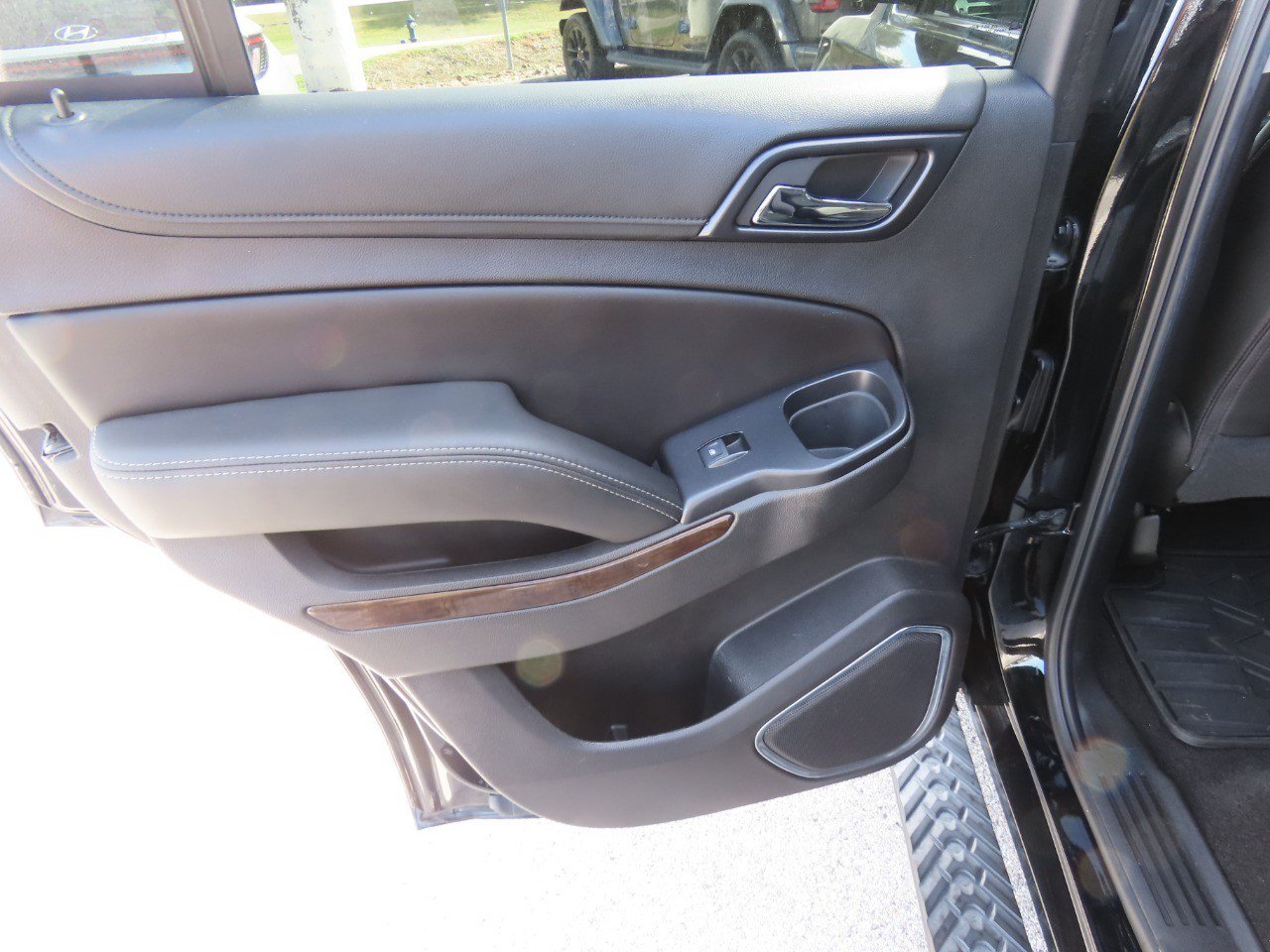 Used 2018 Chevrolet Tahoe LT w/ Z71 Midnight Edition AWD/4WD image 20