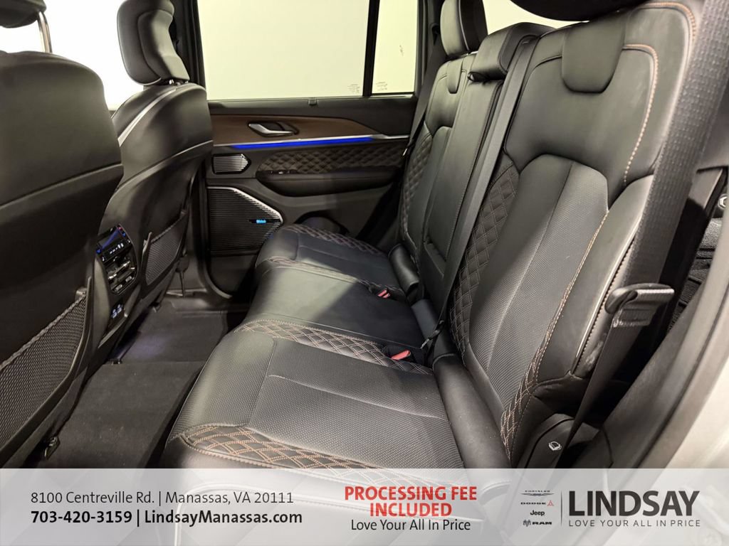 Used 2024 Jeep Grand Cherokee Summit w/ Luxury Tech Group V AWD/4WD image 15