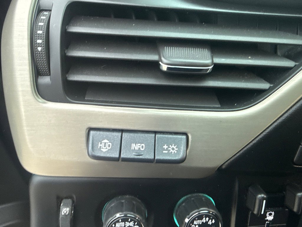 Used 2018 GMC Yukon Denali image 28