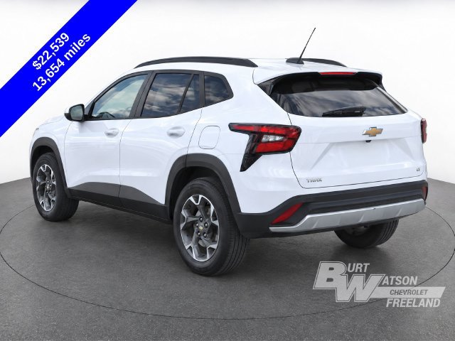 Used 2026 Chevrolet Trax LT FWD image 4