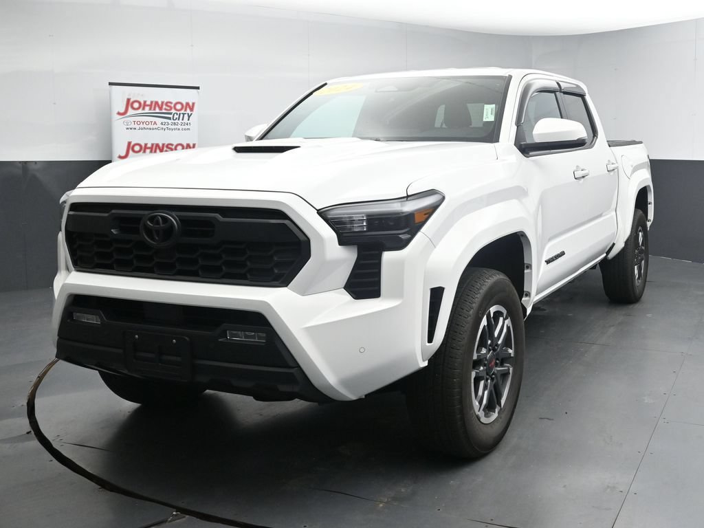 Used 2024 Toyota Tacoma TRD Sport AWD/4WD image 4