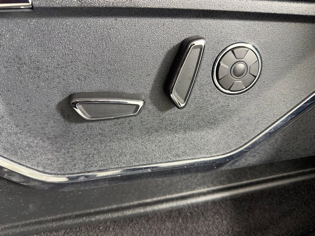 Used 2025 Ford F150 Platinum w/ Equipment Group 702A High image 25