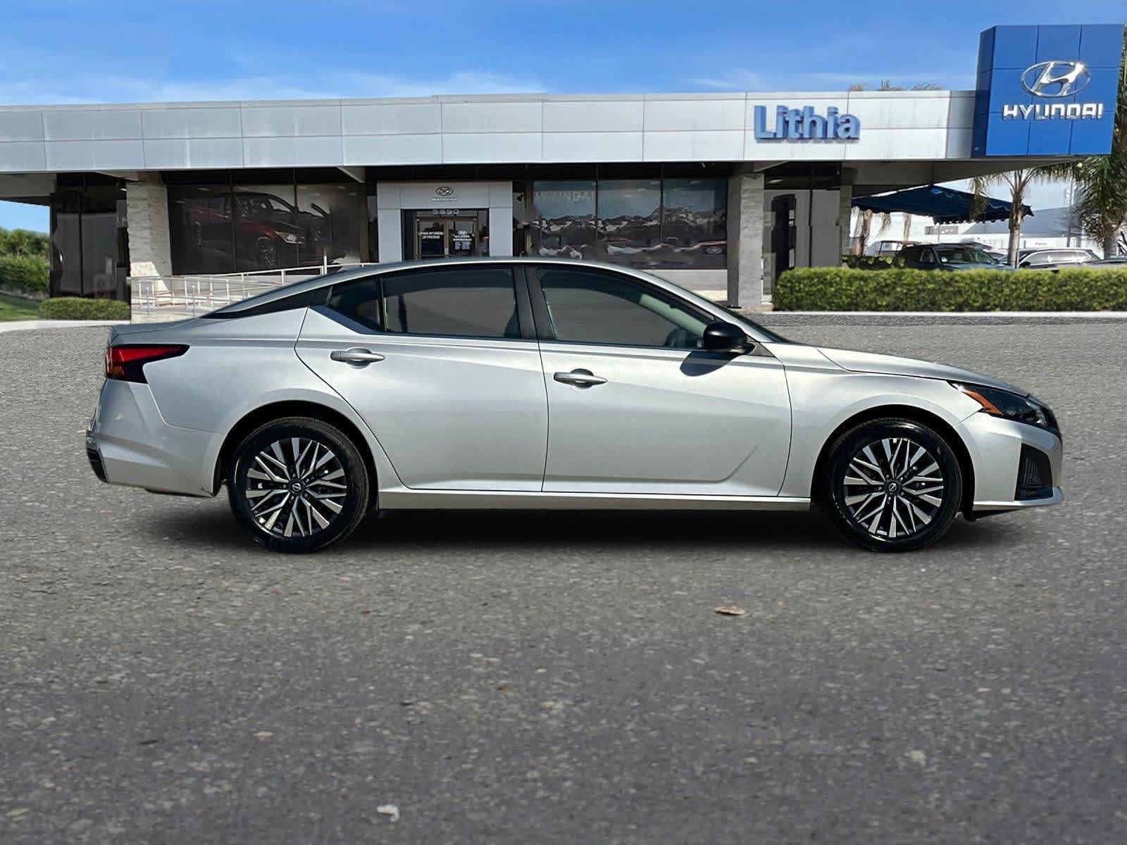 Used 2026 Nissan Altima 2.5 SV AWD/4WD image 9
