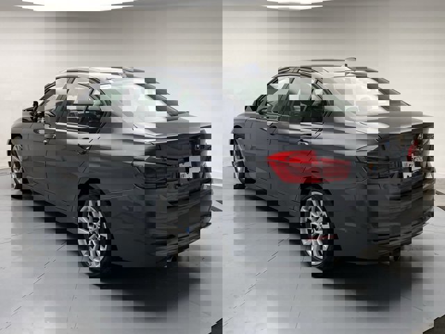 Used 2017 BMW 320i xDrive Sedan image 3