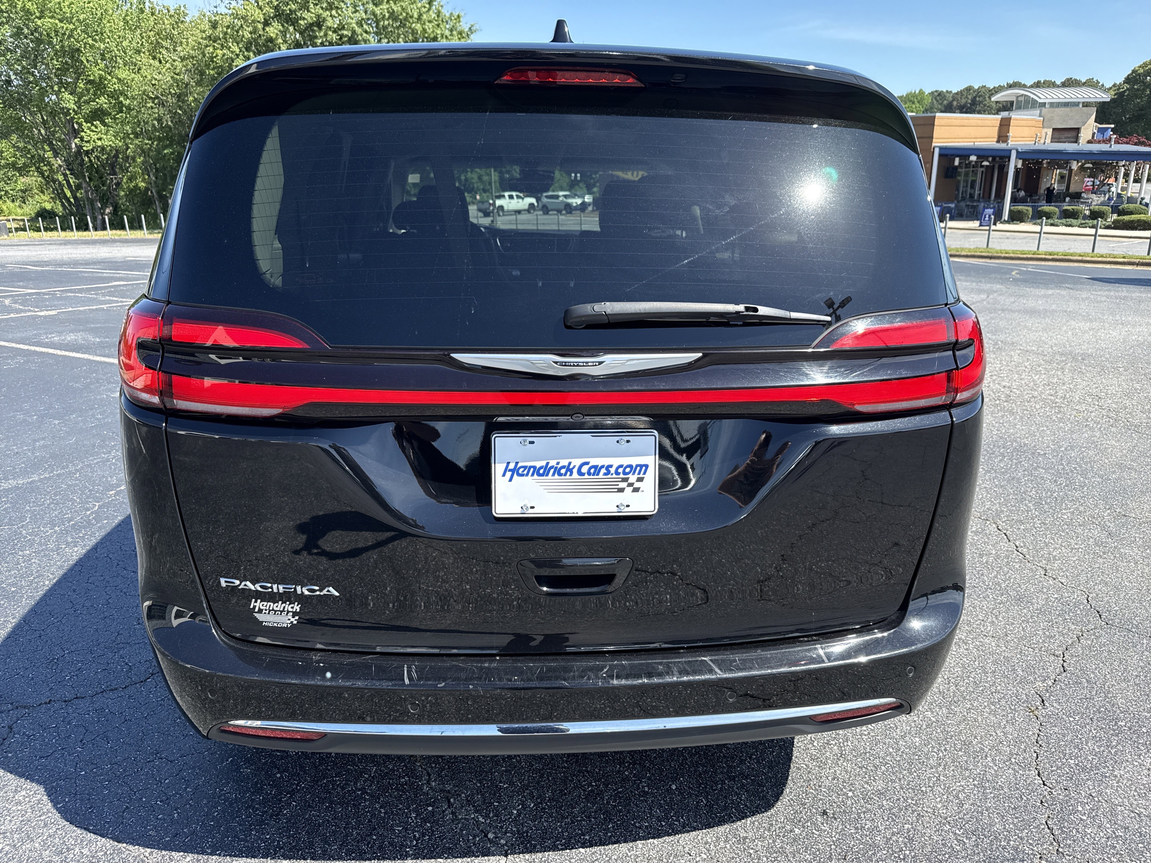 Used 2024 Chrysler Pacifica Touring-L FWD image 9