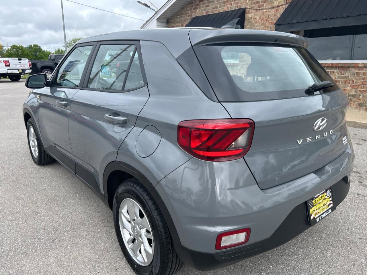 Used 2021 Hyundai Venue SE FWD image 9
