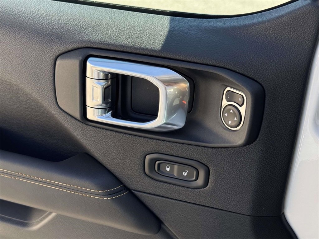 New 2025 Jeep Gladiator High Tide image 11