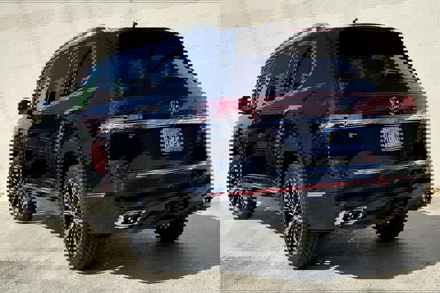 Used 2024 Volkswagen Atlas SEL Premium R-Line image 5