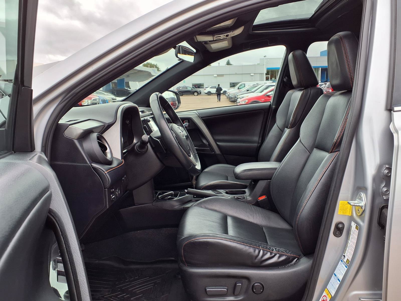 Used 2016 Toyota RAV4 SE w/ Advanced Technology Package AWD/4WD image 18
