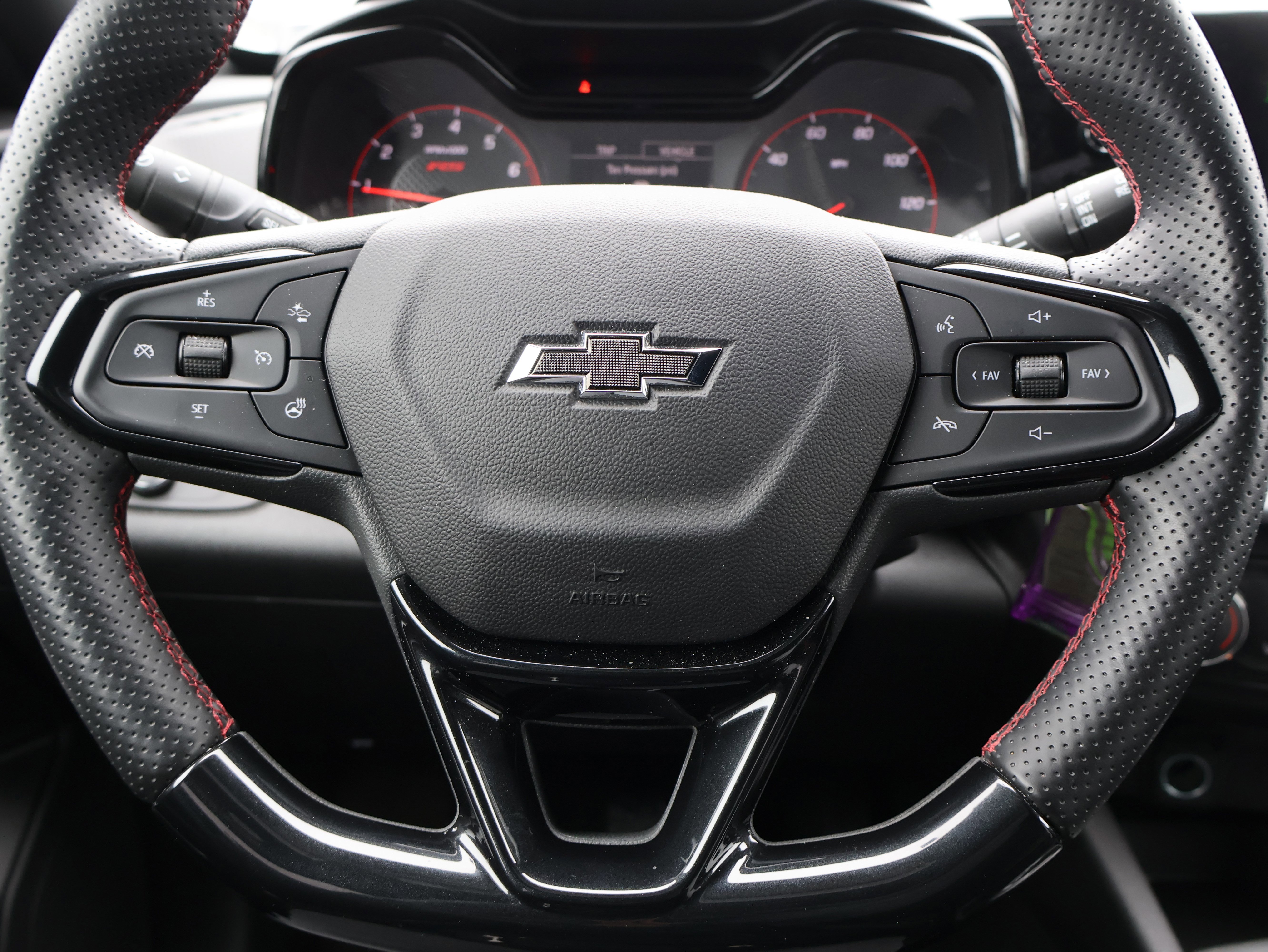 Used 2025 Chevrolet Trax RS w/ Sunroof Package image 31