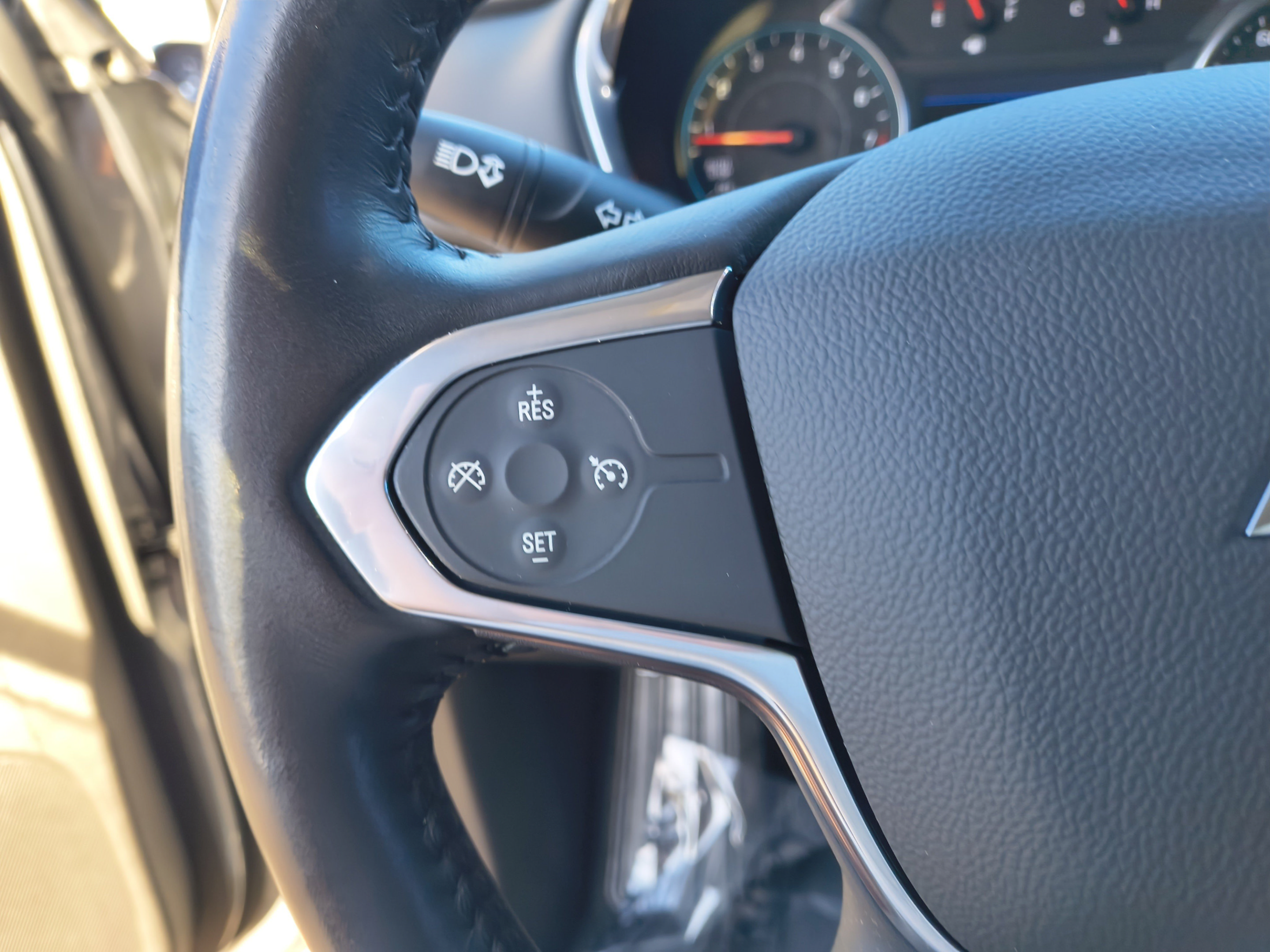Used 2021 Chevrolet Traverse LT FWD image 28