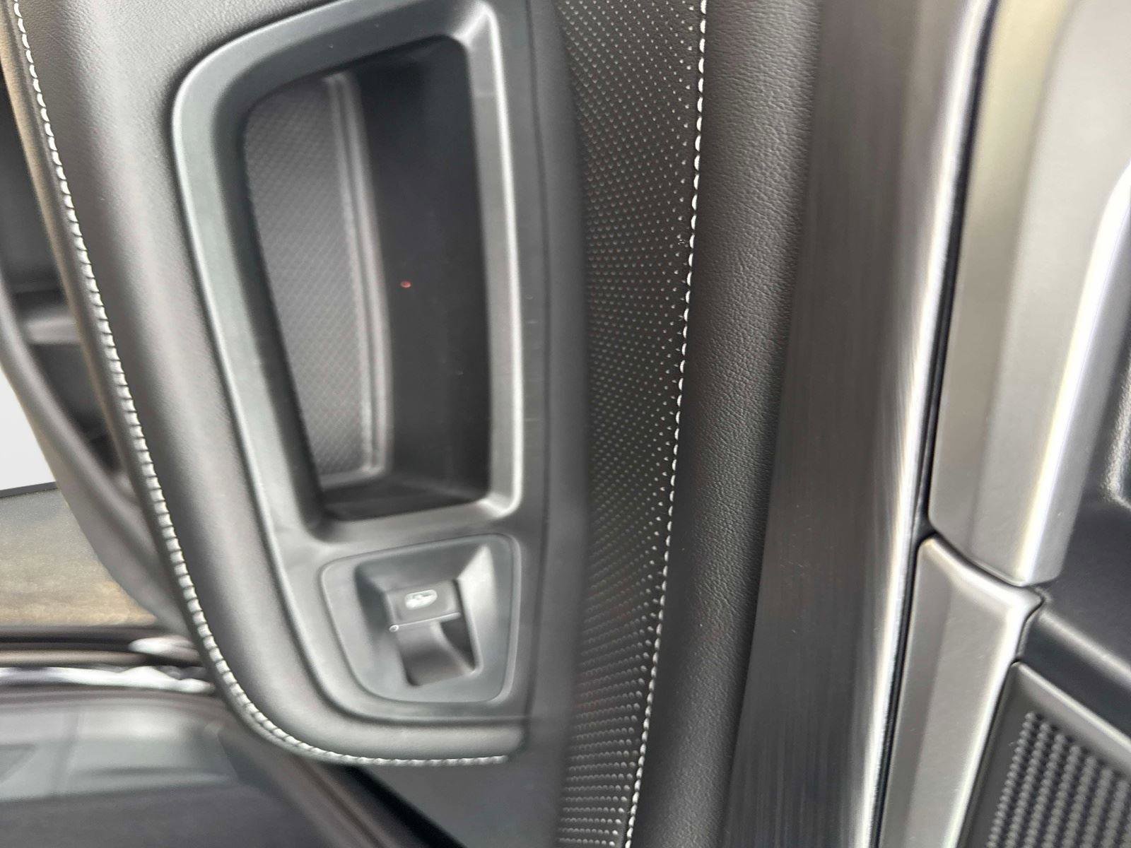 New 2026 Volkswagen Atlas Cross Sport SE image 12