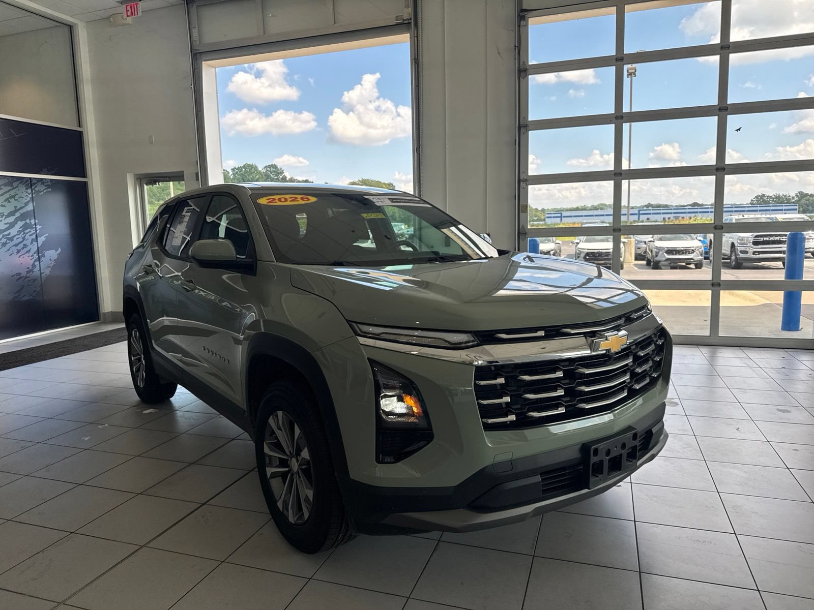 Used 2026 Chevrolet Equinox LT FWD image 3