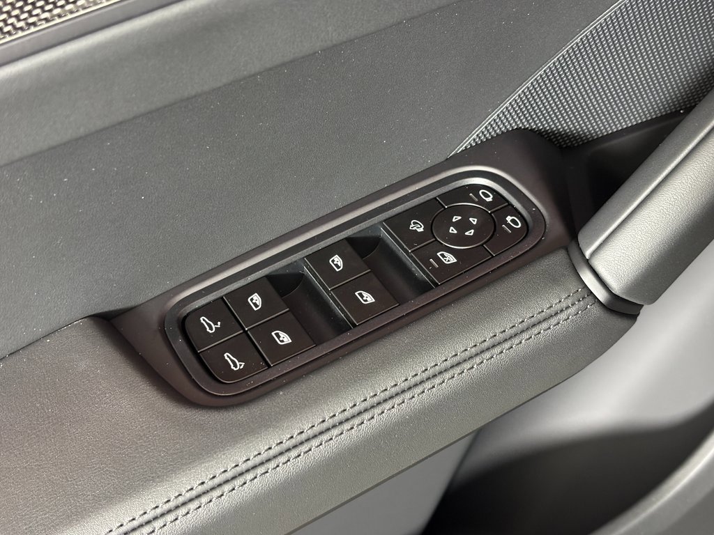 New 2026 Porsche Cayenne GTS image 17