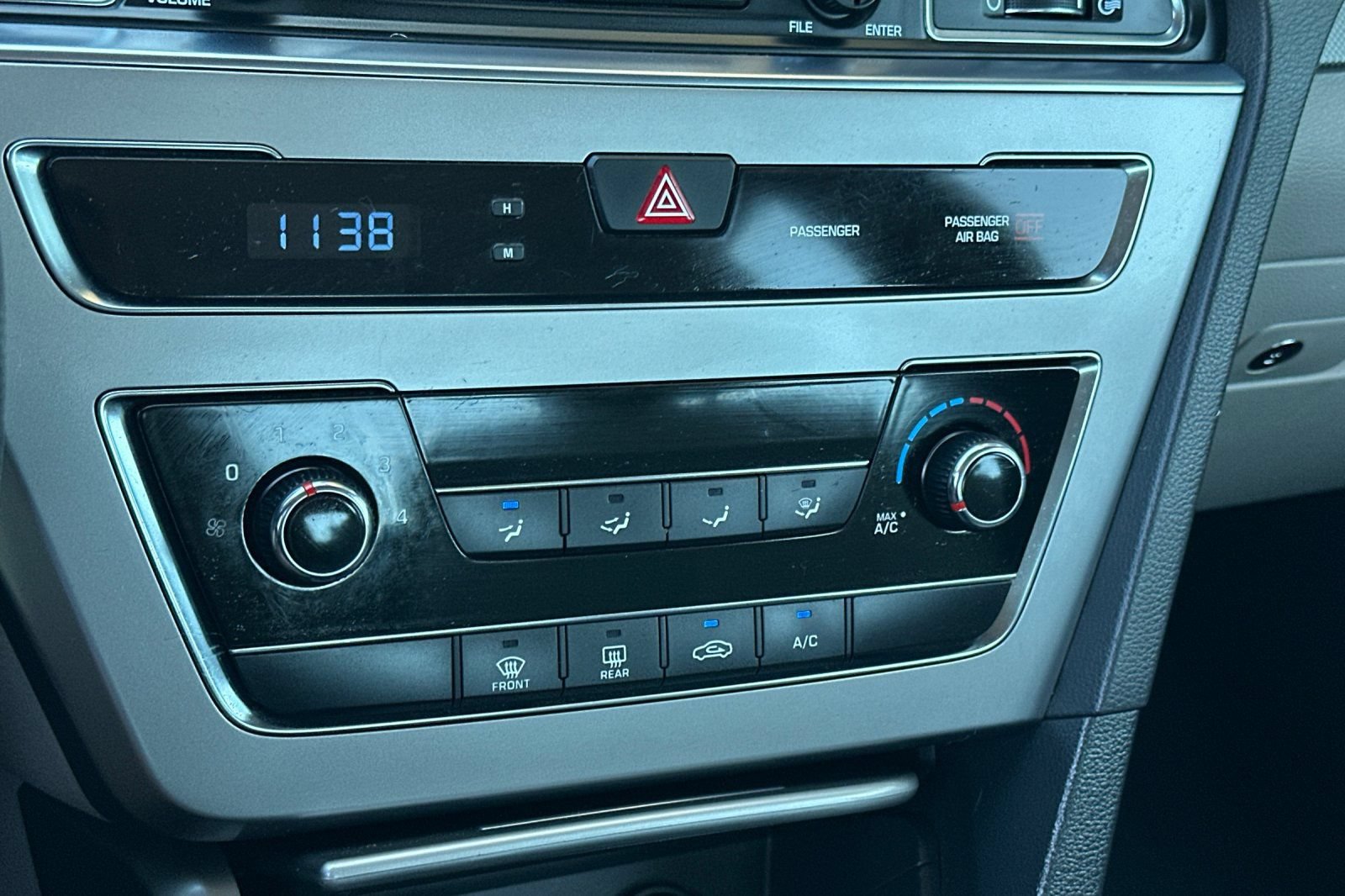 Used 2015 Hyundai Sonata SE w/ Option Group 02 FWD image 19