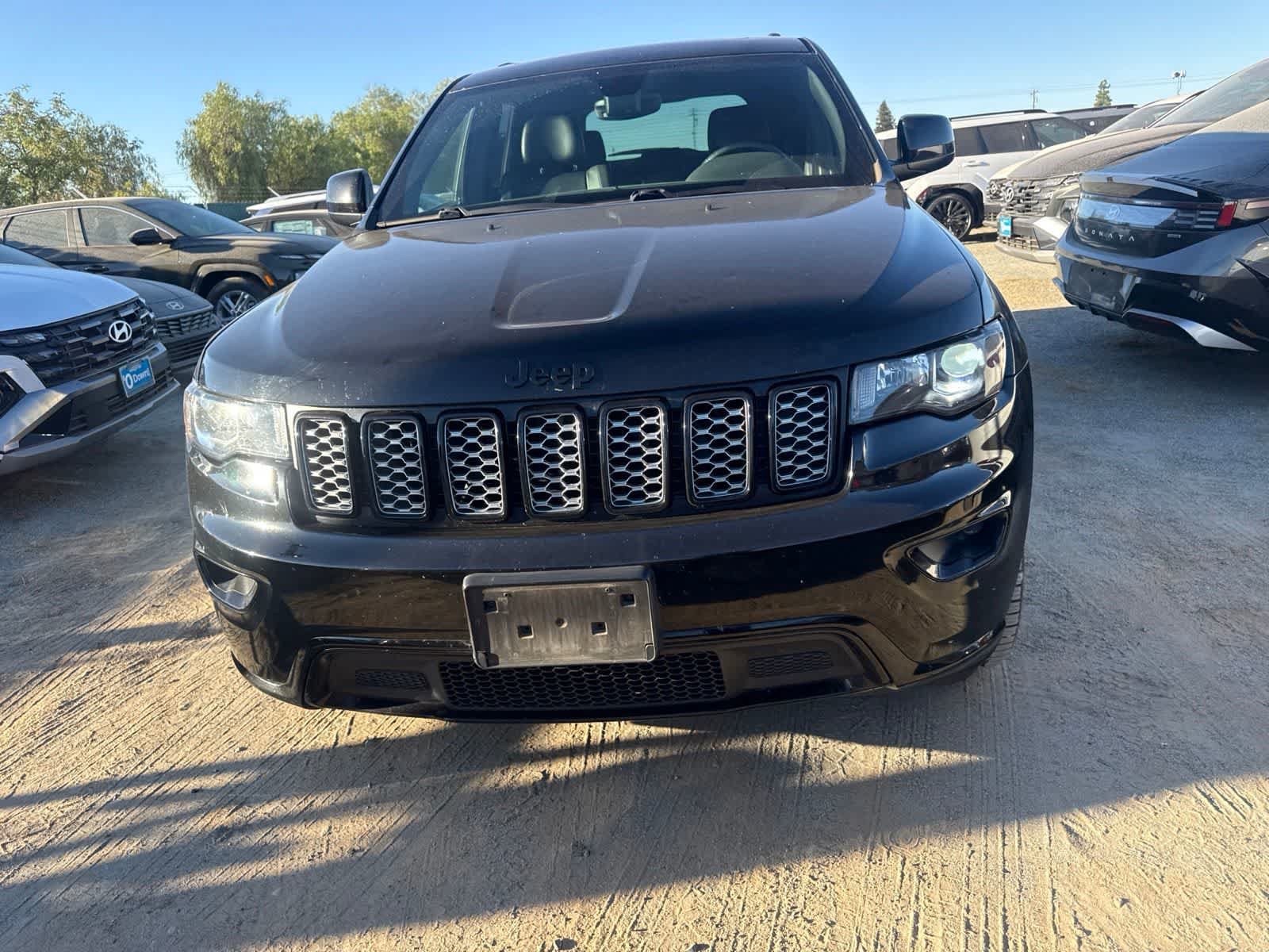 Used 2017 Jeep Grand Cherokee Altitude AWD/4WD video 2