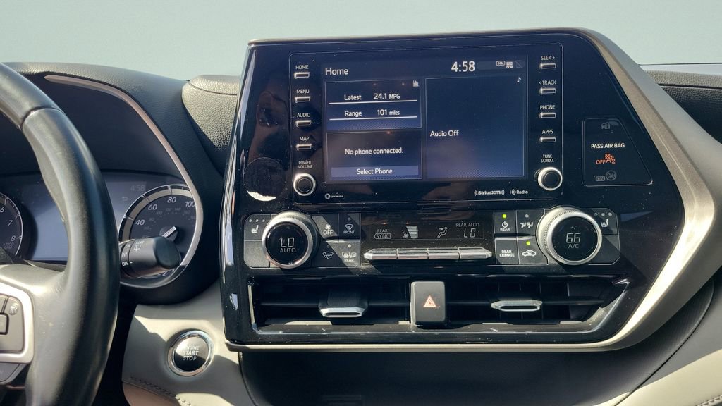 Used 2022 Toyota Highlander XLE FWD image 22