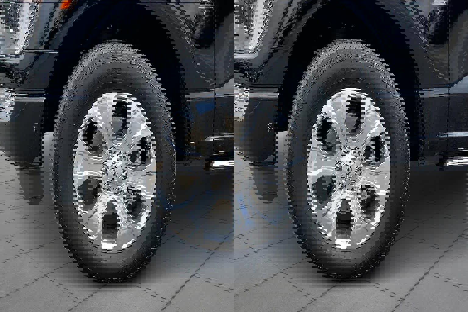 Certified 2022 Ford F150 Platinum w/ Equipment Group 701A High image 11