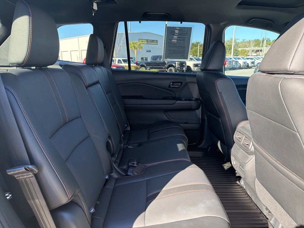 Used 2025 Honda Passport TrailSport image 15