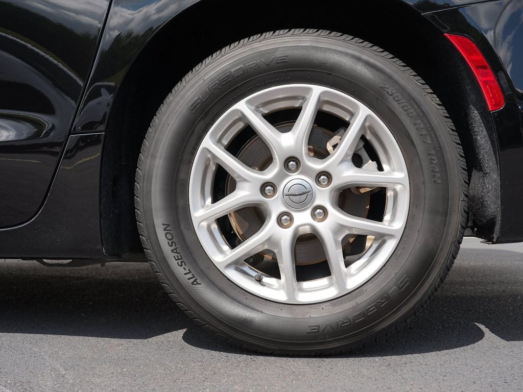 Used 2025 Chrysler Pacifica Select FWD image 32
