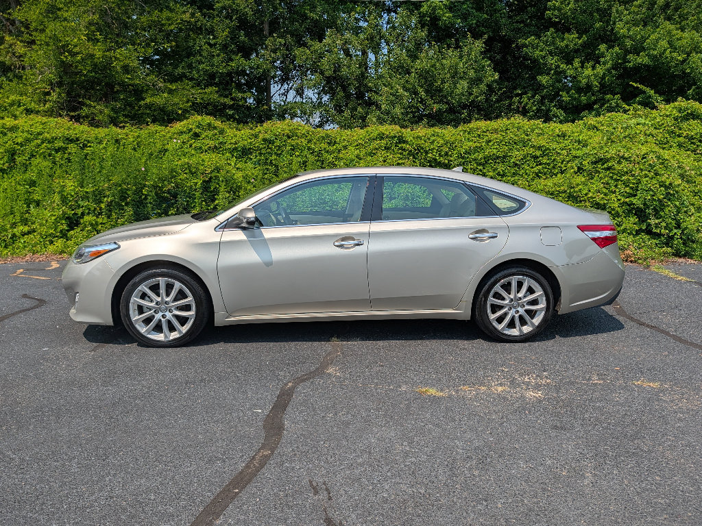 Used 2015 Toyota Avalon Limited FWD image 9