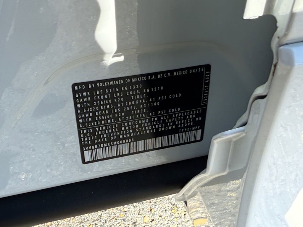 New 2025 Volkswagen Tiguan SE R-Line image 28