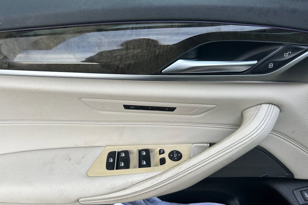 Used 2018 BMW 540i w/ M Sport Package image 10