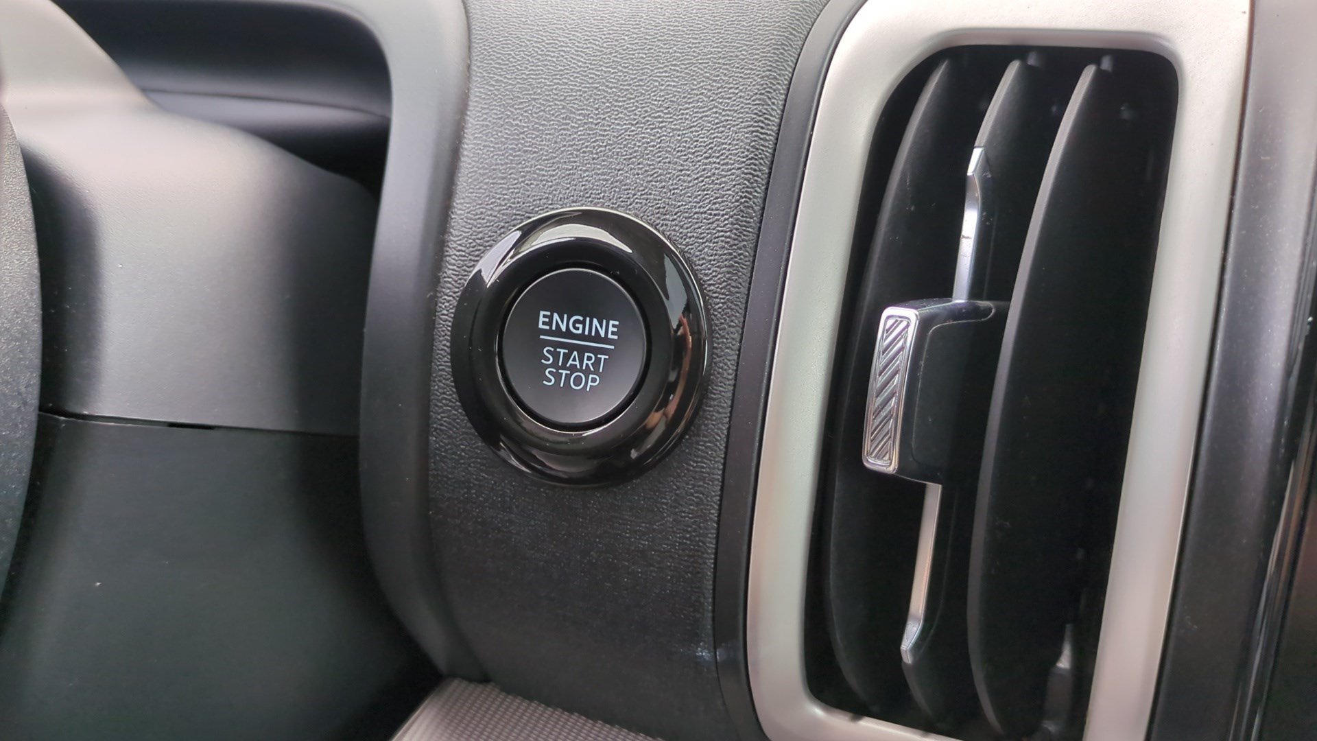 Used 2025 Ford Expedition Active AWD/4WD image 21