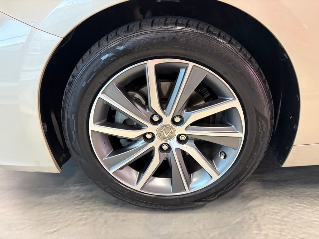 Used 2017 Lexus ES 300h w/ Luxury Package image 26