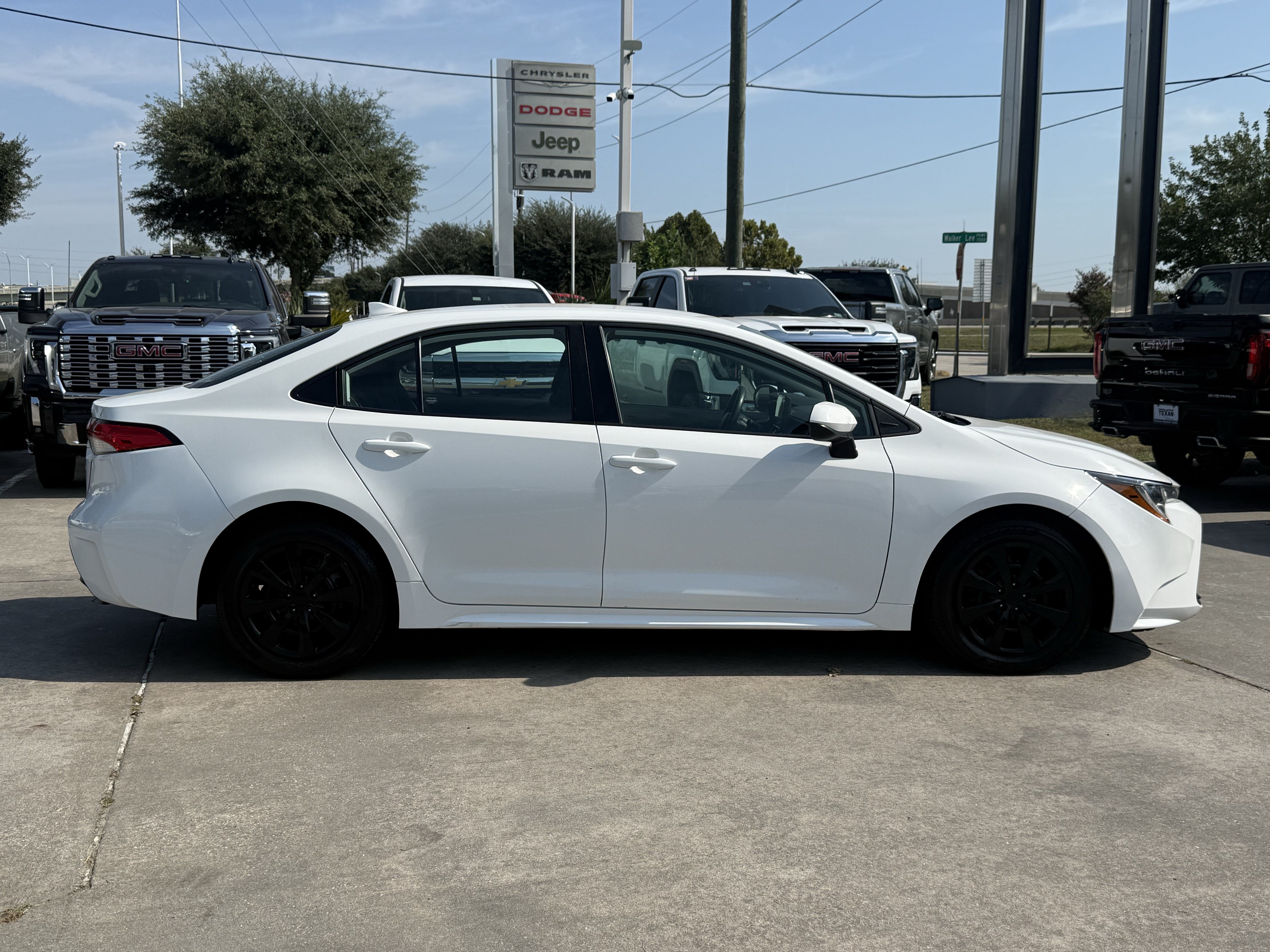 Used 2024 Toyota Corolla LE FWD image 3
