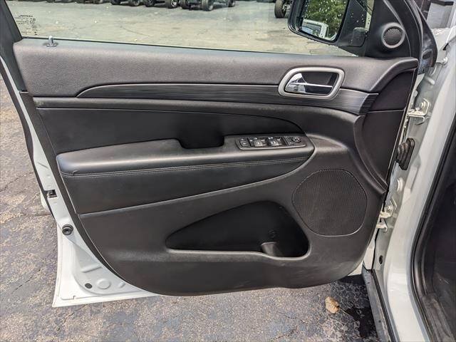 Used 2019 Jeep Grand Cherokee Laredo w/ Security & Convenience Group AWD/4WD image 10