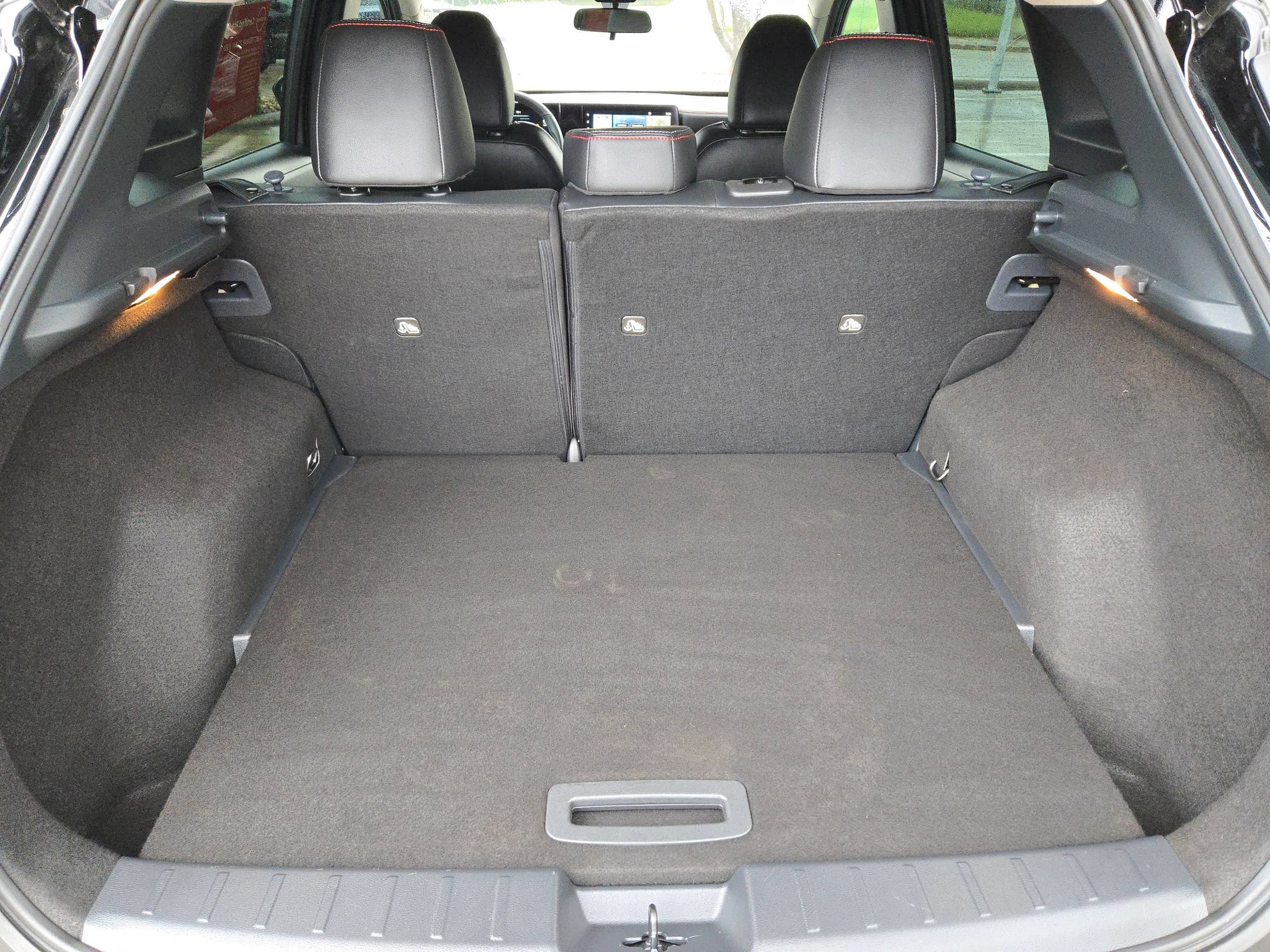 Certified 2025 Nissan Kicks SR FWD image 23
