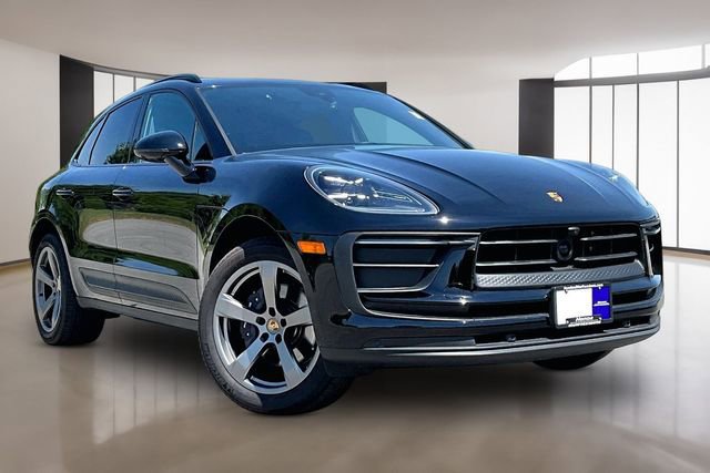 Used 2025 Porsche Macan AWD/4WD image 3