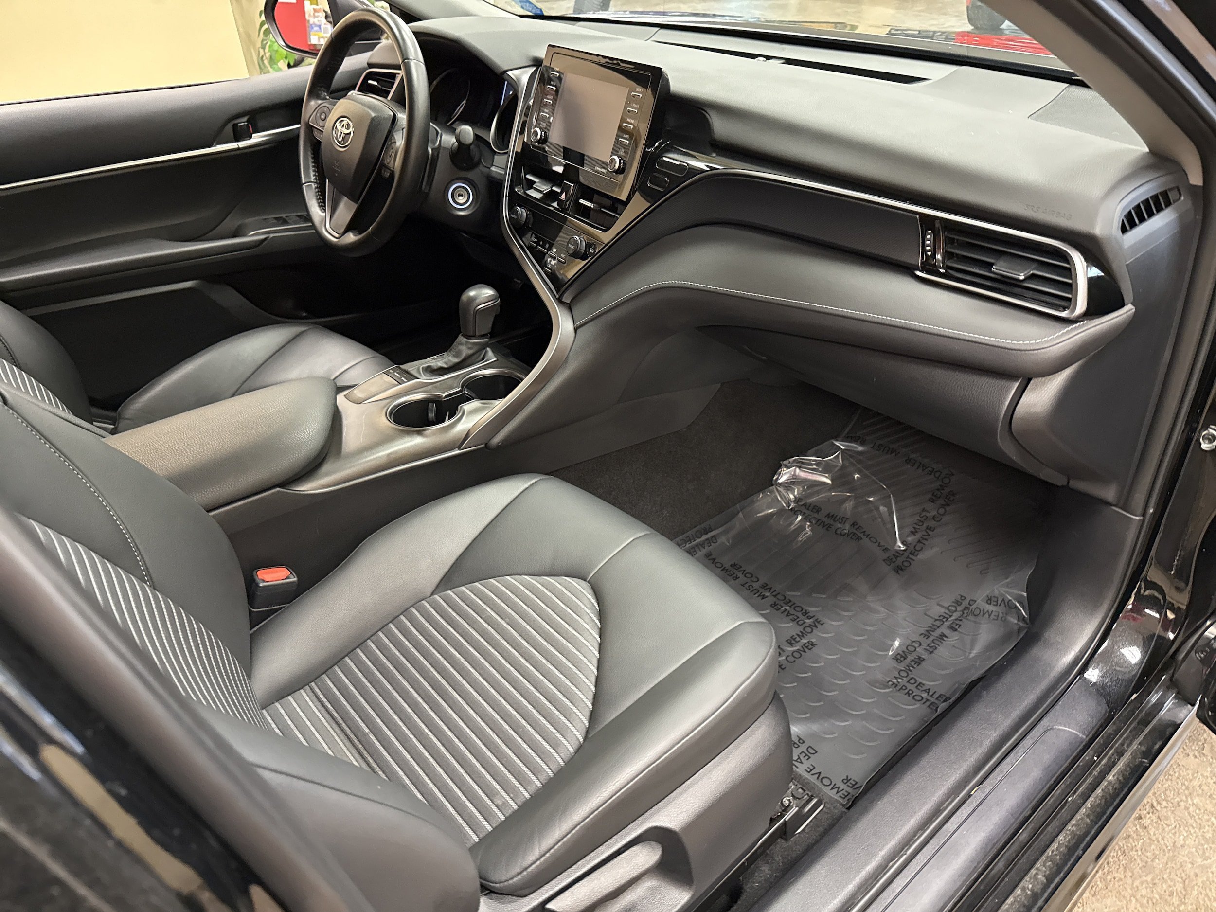 Used 2023 Toyota Camry SE FWD image 16