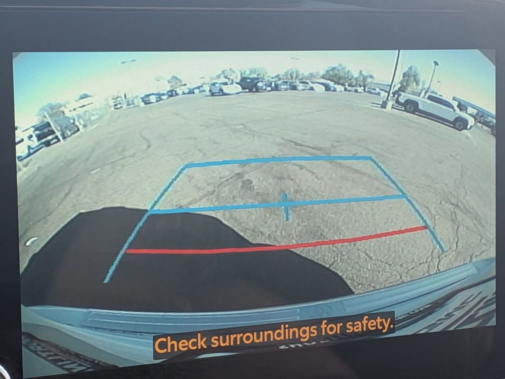 Used 2022 Toyota Highlander XLE AWD/4WD image 25