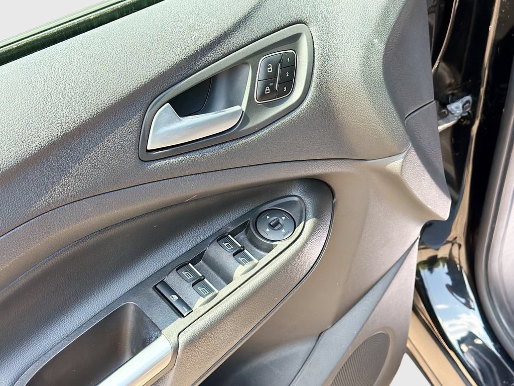 Used 2017 Ford Escape Titanium AWD/4WD image 19