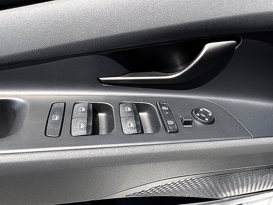 New 2026 Hyundai Elantra Sport FWD image 15