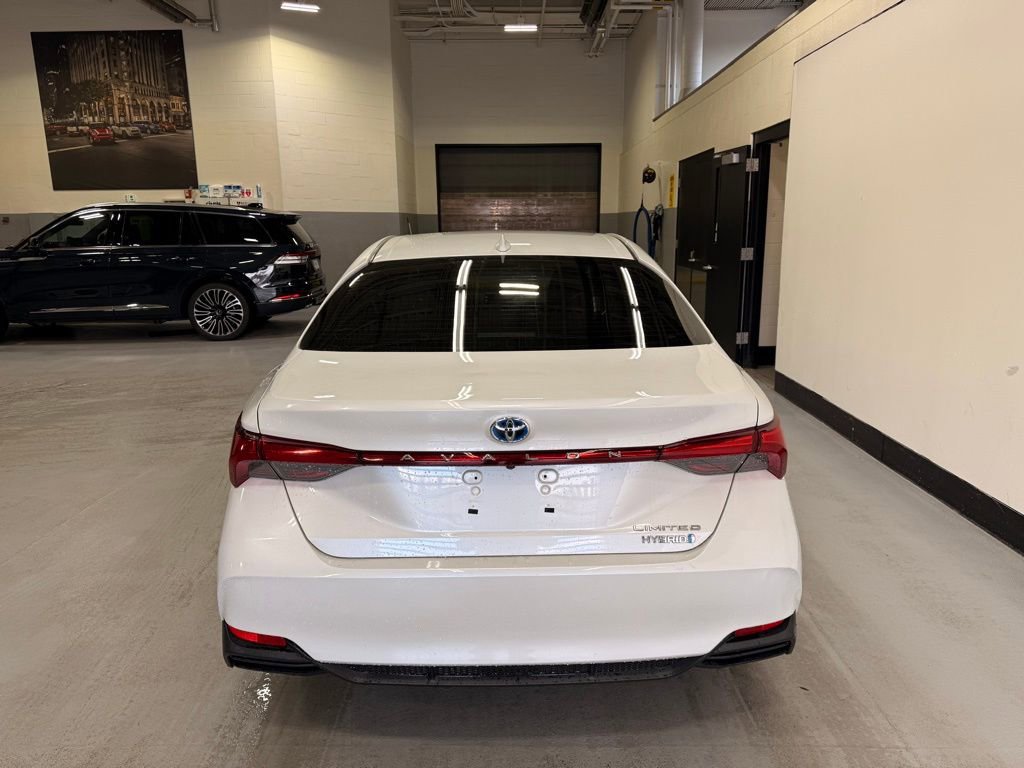 Used 2019 Toyota Avalon Limited w/ All Weather Liner Package FWD image 4