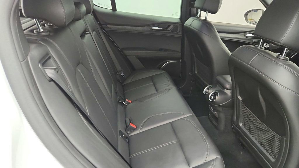 Used 2022 Alfa Romeo Stelvio Sprint image 22