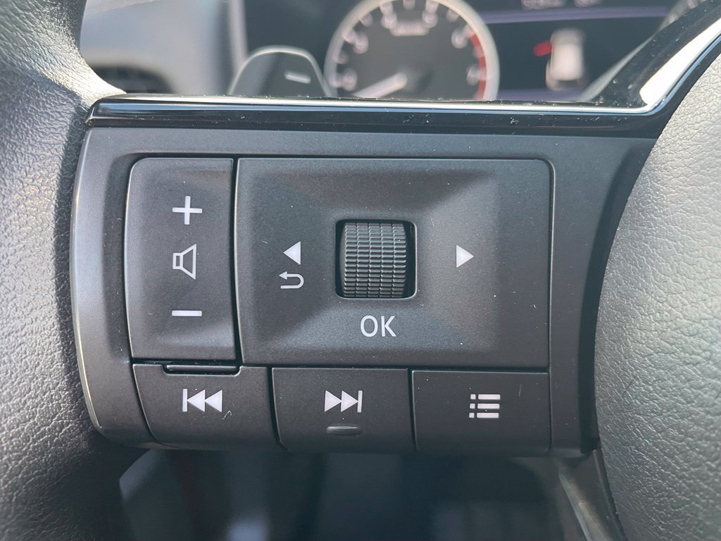 Certified 2023 Nissan Rogue SV FWD image 9