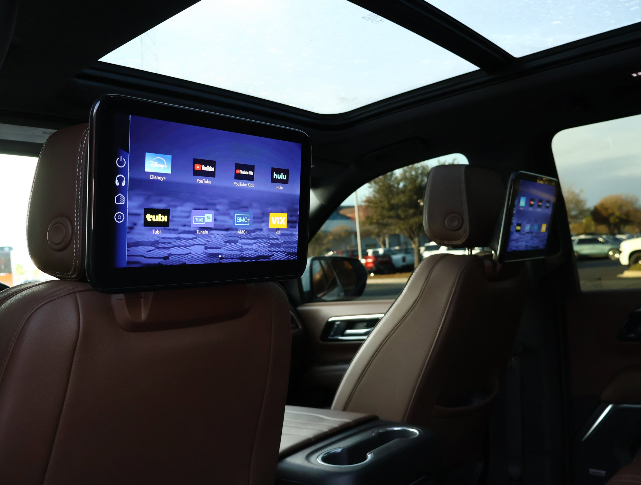 Certified 2025 Chevrolet Suburban High Country image 29