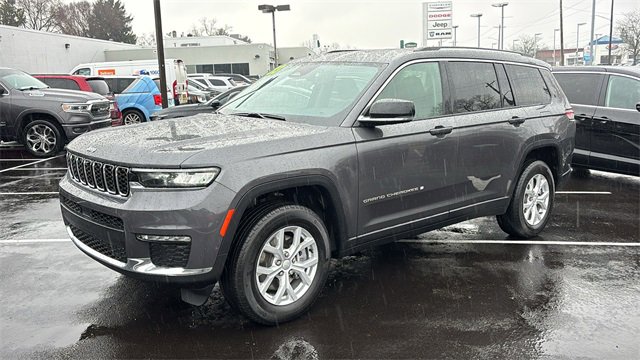 Used 2023 Jeep Grand Cherokee L Limited w/ Luxury Tech Group II image 2